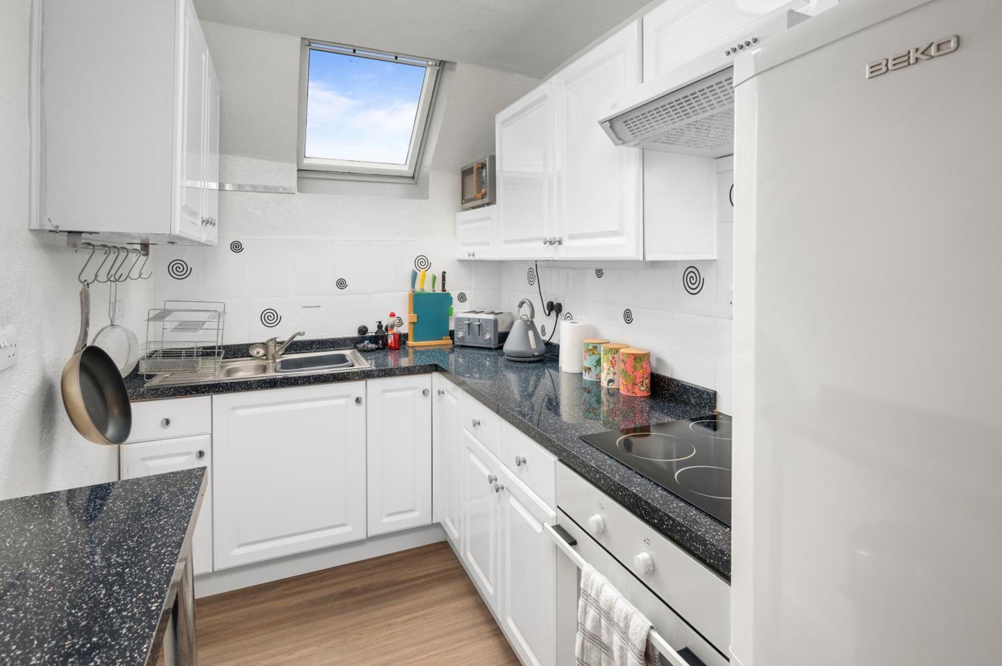 Charming Apt Nr Centre - Terrace & Street Parking Оубън Екстериор снимка